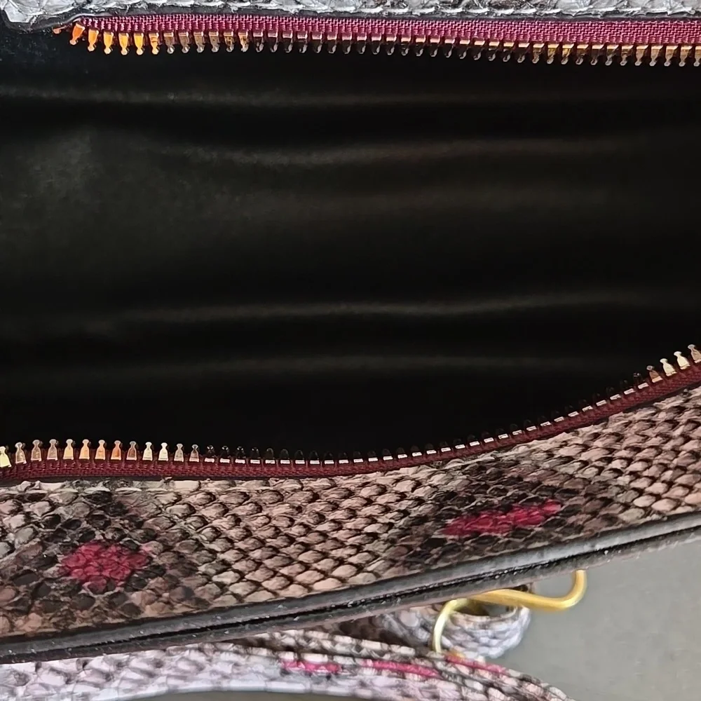 Unbranded elegant snakeskin